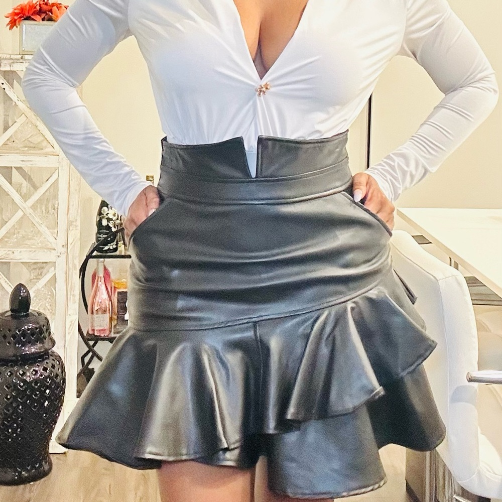Ruffles and tiered leather skirt with pockets